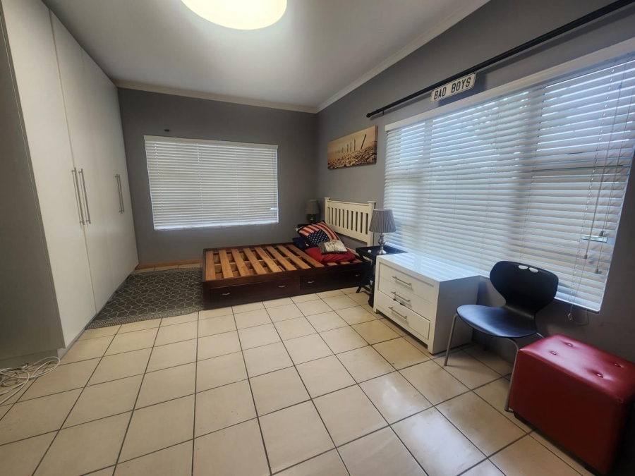 To Let 3 Bedroom Property for Rent in Bothasig Western Cape